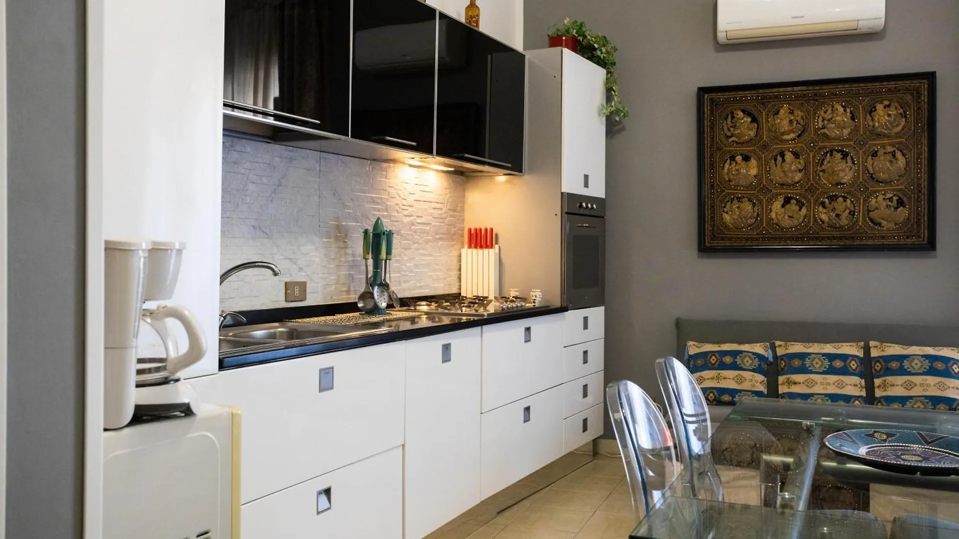 Hola Cathedral House Apartment Palermo 0*,  Italy